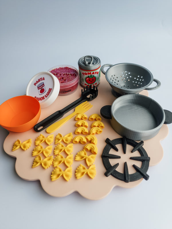 TINY PASTA CHEF PLAYDOUGH KIT